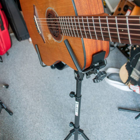 Statyw gitarowy do gry na stojąco Akmuz G-8